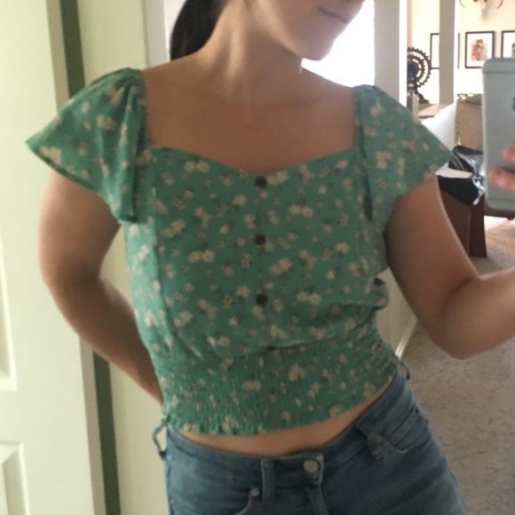 Off-shoulder Springy Green Top - Picture 4 of 4